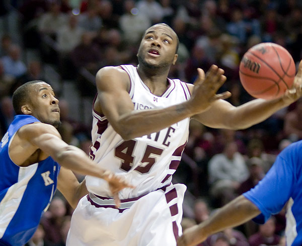 Basketball action vs Kentucky