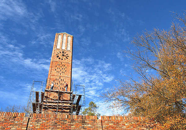 Taking down scaffolding at Chapel of Memories