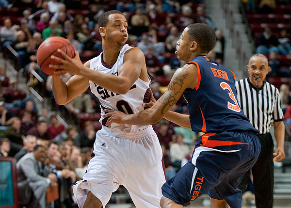 Men&amp;amp;amp;#039;s Basketball plays 500th game in Hump against Auburn