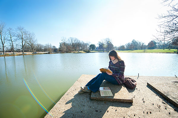 Student reading at Ecke&amp;amp;amp;#039;s Pond