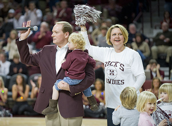 Keenum family introduced at basketbal game