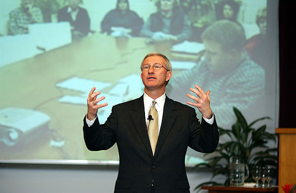 Governor Musgrove speaks at library