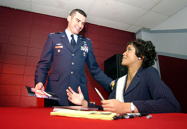 Shauntay Hinton, Miss USA , signs autographs