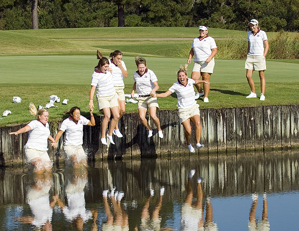 Women&amp;amp;amp;#039;s golf team takes a plunge