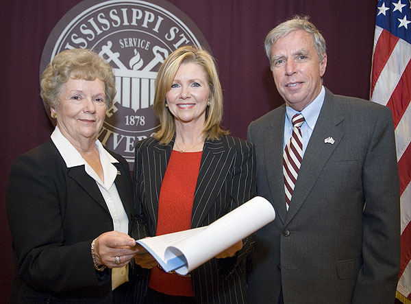 Marsha Blackburn donates papers to library