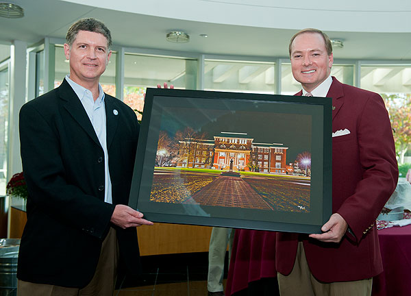 Mark Reed gives President Keenum photograph