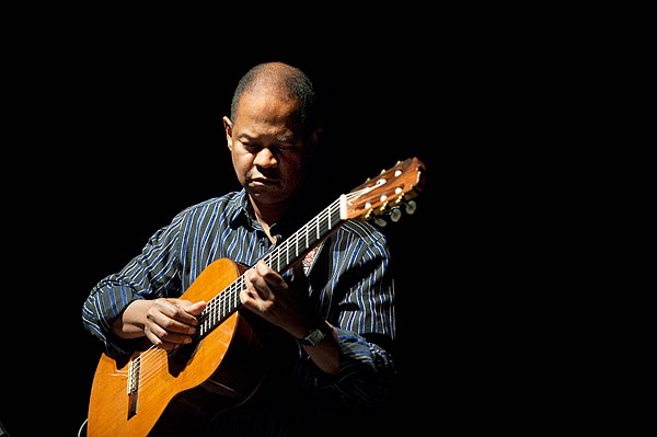 Earl Klugh kicking off Lyceum Series