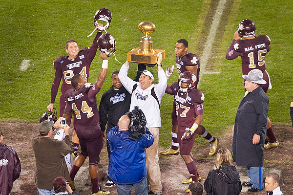 Dan Mullen celebrates with the Golden Egg