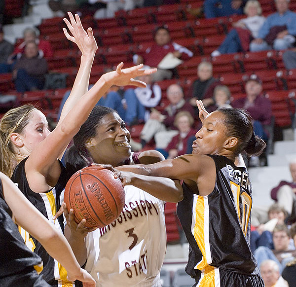 Women&amp;amp;amp;#039;s basketball action vs USM