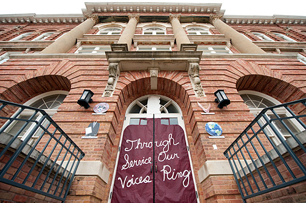 Montgomery Hall Homecoming Door Decoration