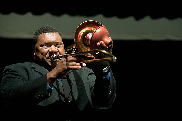 Wycliffe Gordon with jazz band