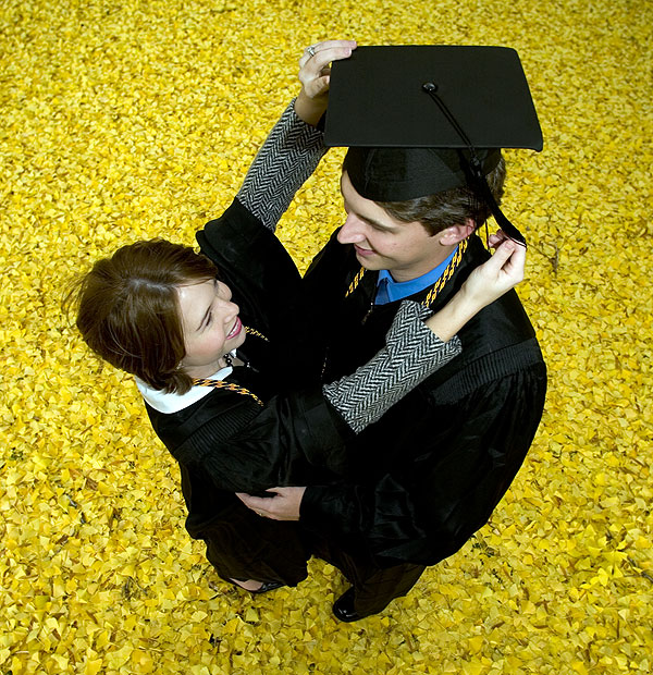 Married 4.0 graduates in gingko leaves