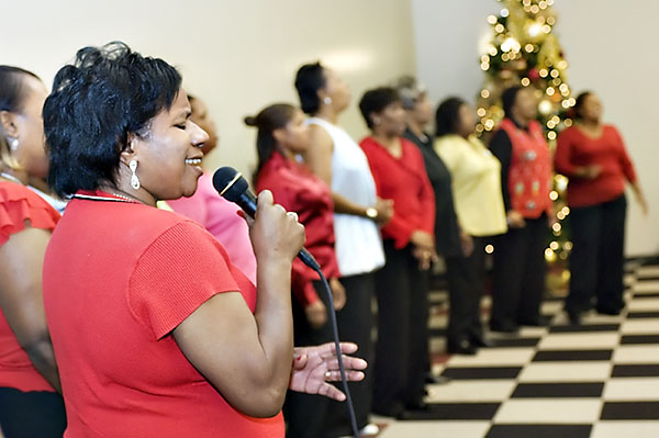 Custodial Choir performs Christmas music