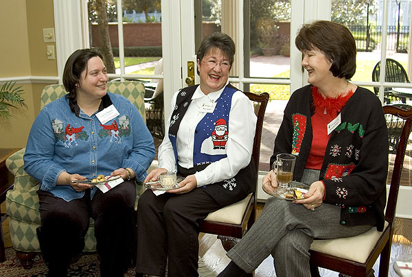 Women&amp;amp;amp;#039;s Club coffee at president&amp;amp;amp;#039;s home