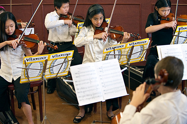 Henderson School 6th grade string concert