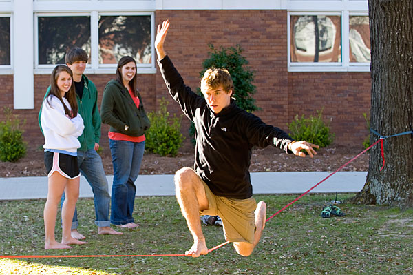 Slacklining tricks on the Drill Field