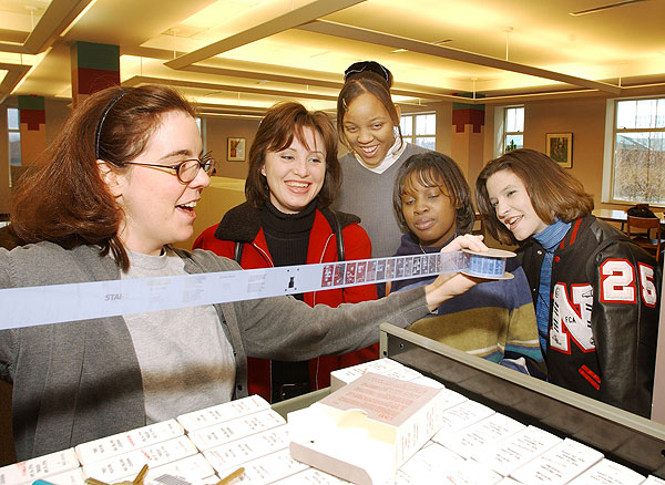 Noxapater students visit library