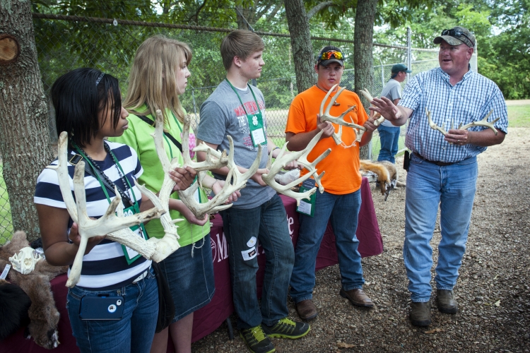 4-H Students at the Wildlife Facility