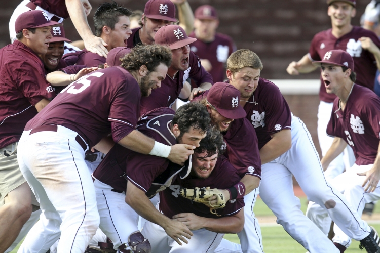 Baseball Celebrates Trip to Omaha with Virginia Win