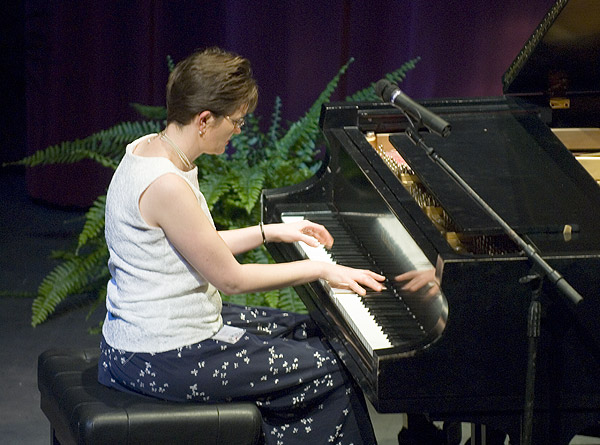 Virginia Tichenor playing at ragtime festival