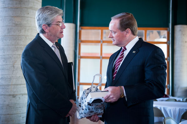 President Keenum visits with Governor Bryant