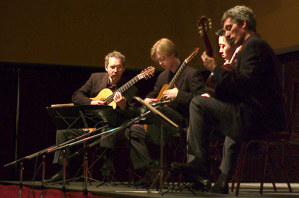 Minneapolis Guitar Quartet performs