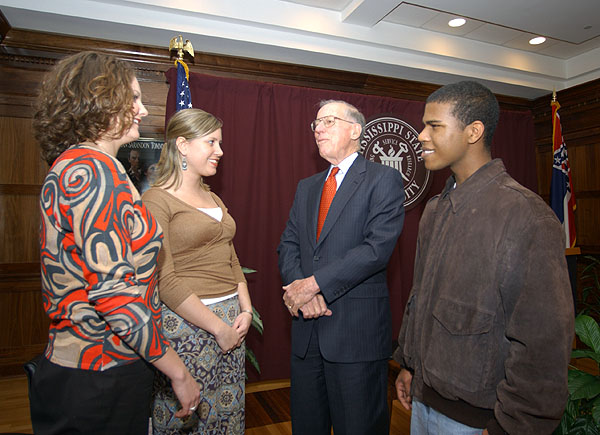 William Winter speaks in Grisham Room