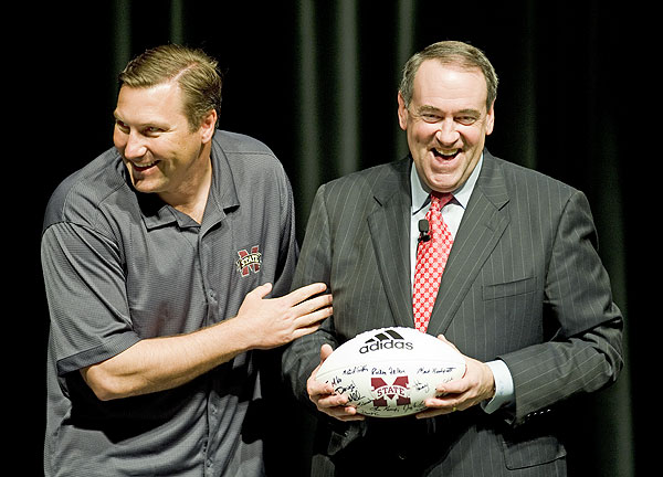 Dan Mullen presents MSU football to Mike Huckabee