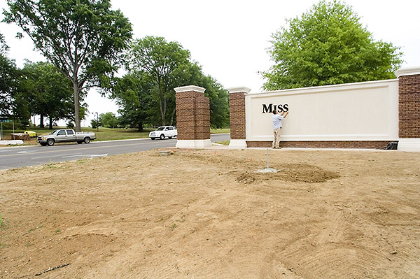 New MSU entrance signs