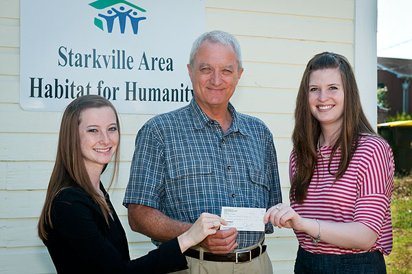 Architecture students donate to Habit for Humanity