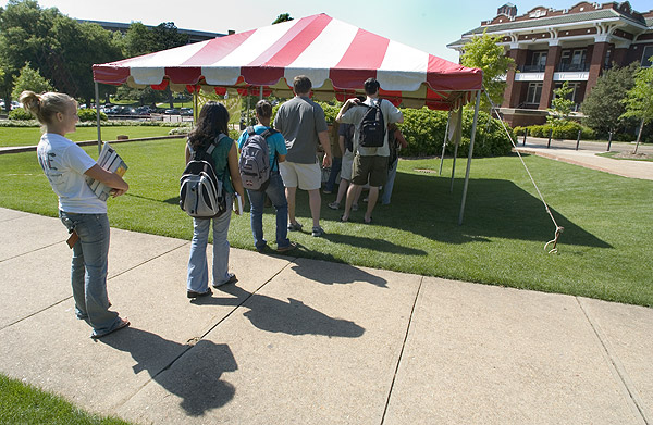 Students sell back their books