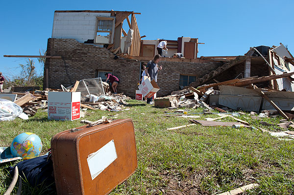 Students aiding in tornado relief