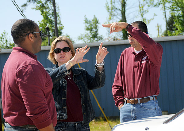 Rhonda Keenum offering aid in Smithville