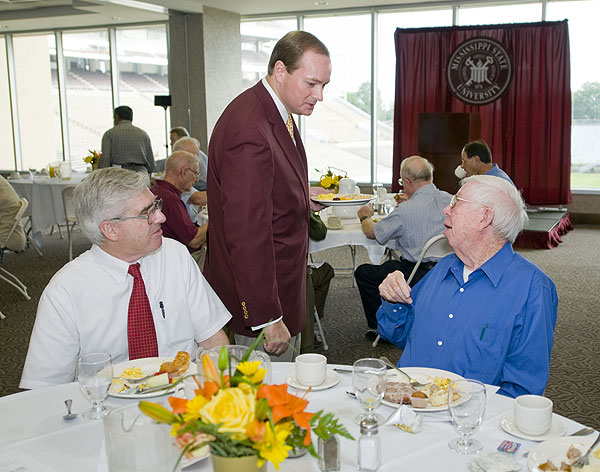 Keenum chats with Retired Faculty