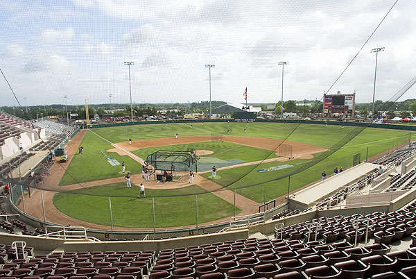 Baseball team takes batting practice before Super Regional