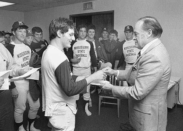 Bob Hope visits with baseball team