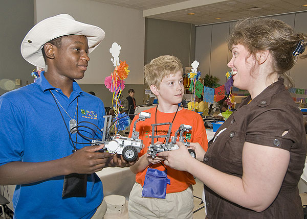 4-H members discuss robotics