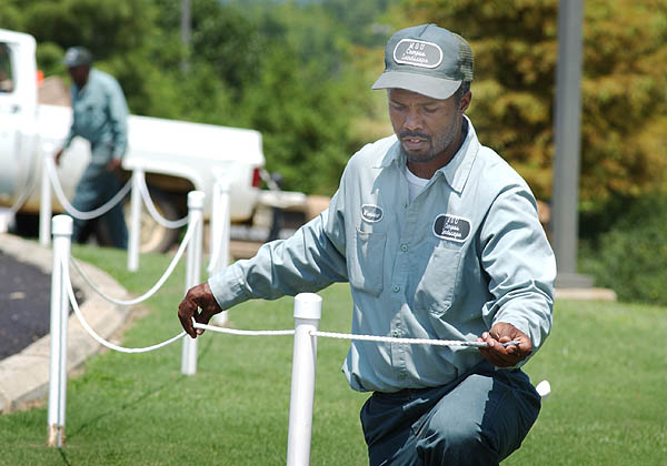 Campus Landscape install rope barrier