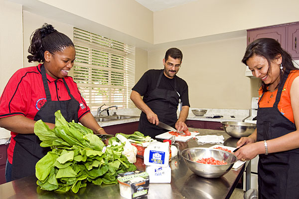 Fulbright students cooking recipes from home