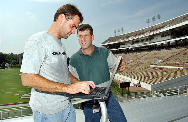 ITS checks internet connection at Scott Field