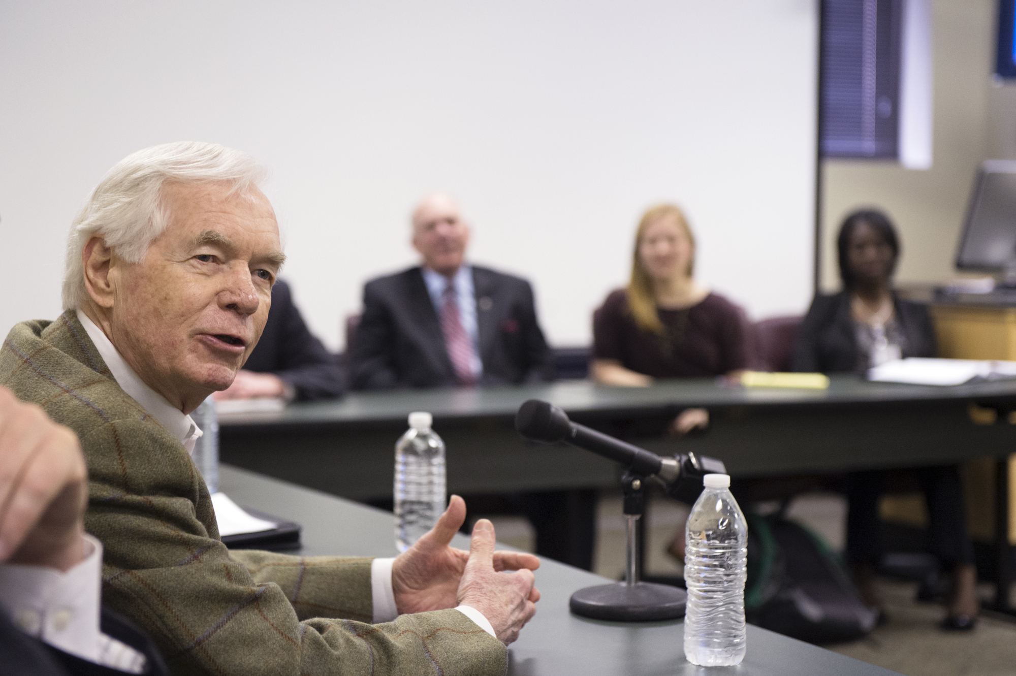 Sen. Thad Cochran participated in a roundtable discussion of U.S. farm policy Wednesday with some of the university's top agriculture, forestry and veterinary medicine students.