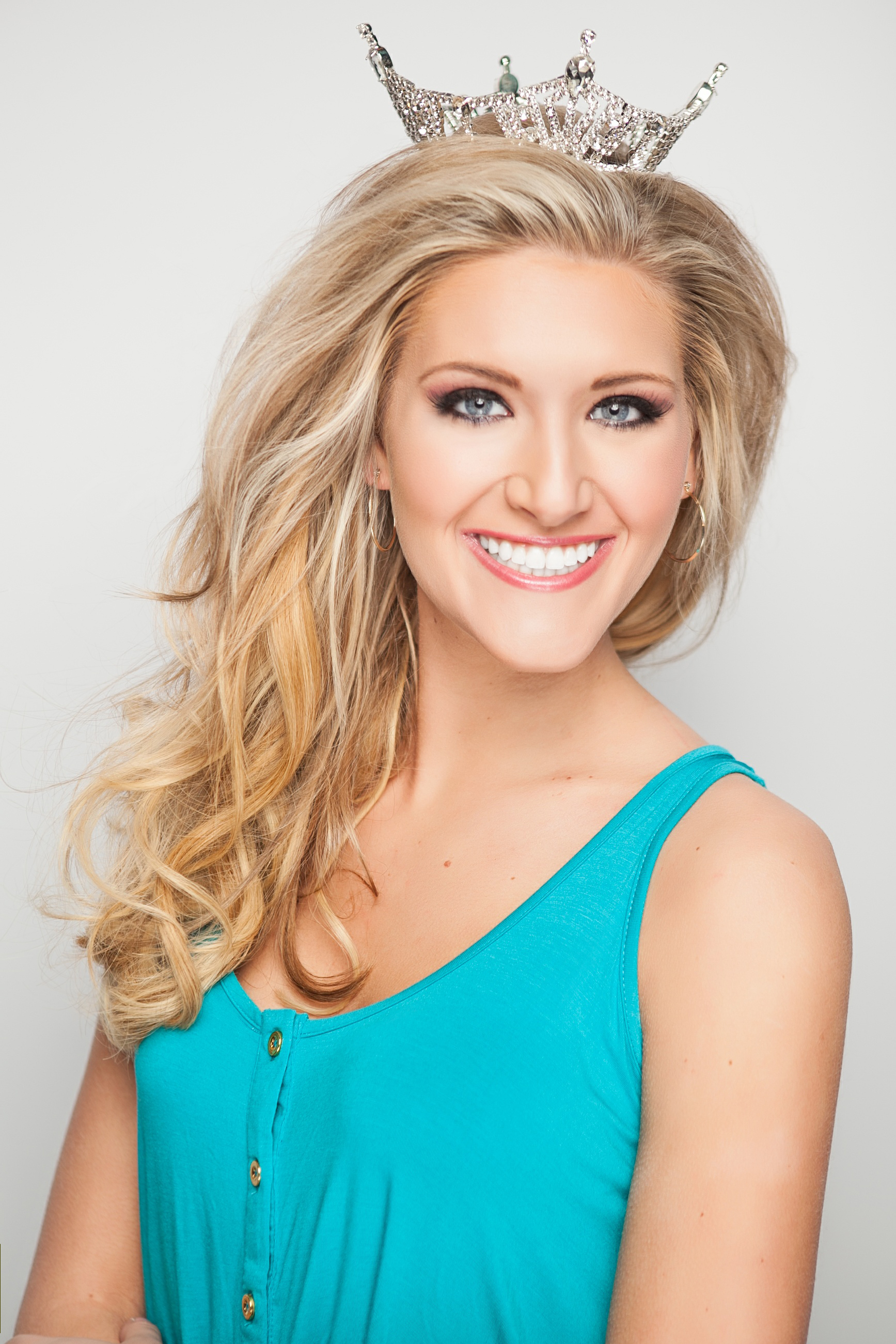 Laura Lee Lewis, Miss Mississippi State University, will preview her wardrobe Tuesday [July 1] for the upcoming Miss Mississippi Pageant. 