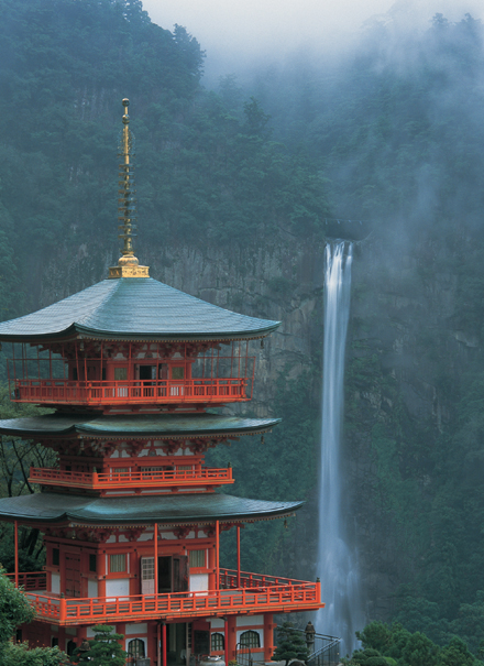 Nachi-taisha Shrine and Nachi no Otaki Fall in Wakayama