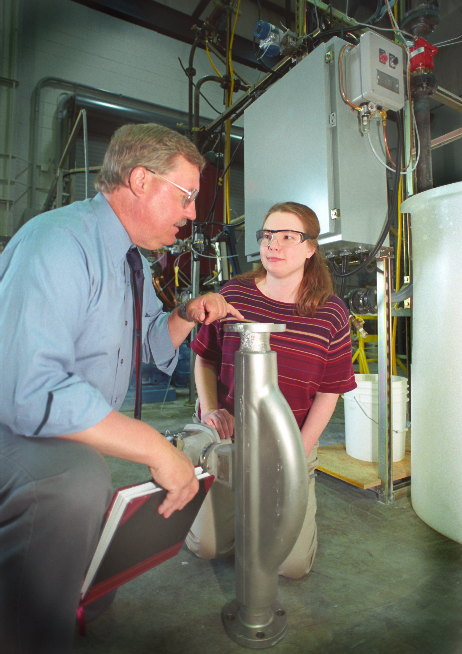 <br /><br />
<strong>Looking for Energy</strong> - Mississippi State University researchers John Plodinec, left, and Kristina Umfress are helping the state's Band of Choctaws determine if mixtures of chicken litter and sawdust can be turned into an alternative energy source while helping the environment. Plodinec is director of the university's Diagnostic Instrumentation and Analysis Laboratory and Umfress, of Fulton, a 2002 graduate of MSU's chemical engineering program, is a research associate for DIAL. (MSU photo by Fred Faulk) 