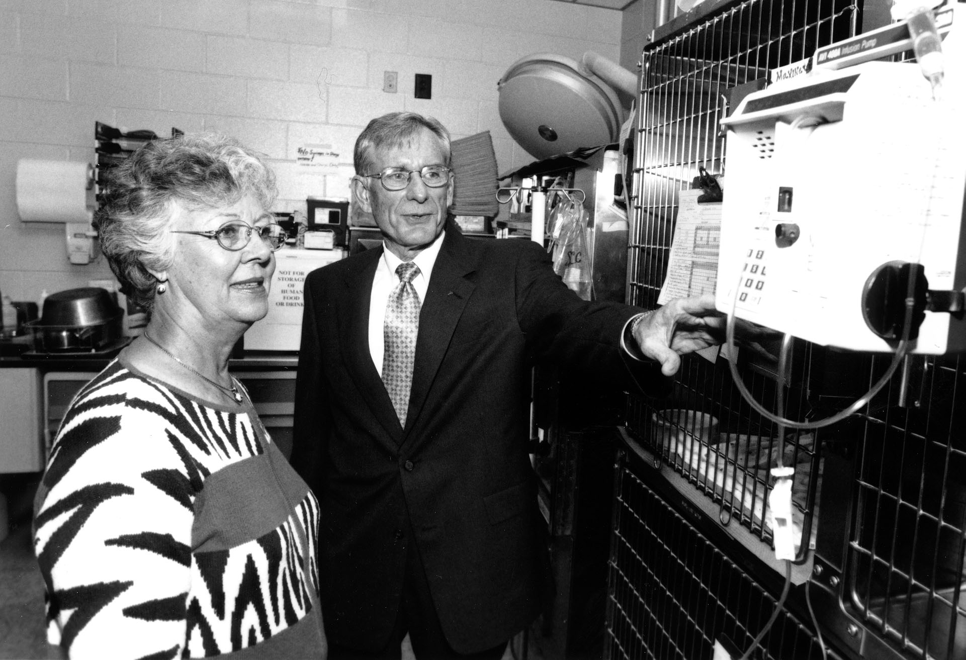 <br /><br />
Joe Ann Ward and Dean John Thomson tour MSU's veterinary college. 